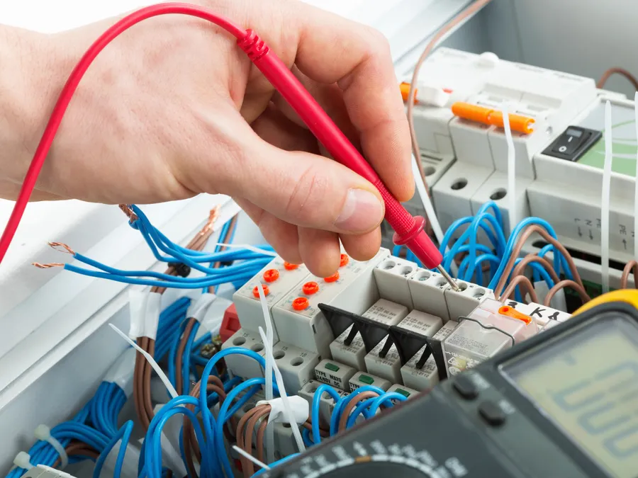 Recherche de panne par un électricien à Montreuil